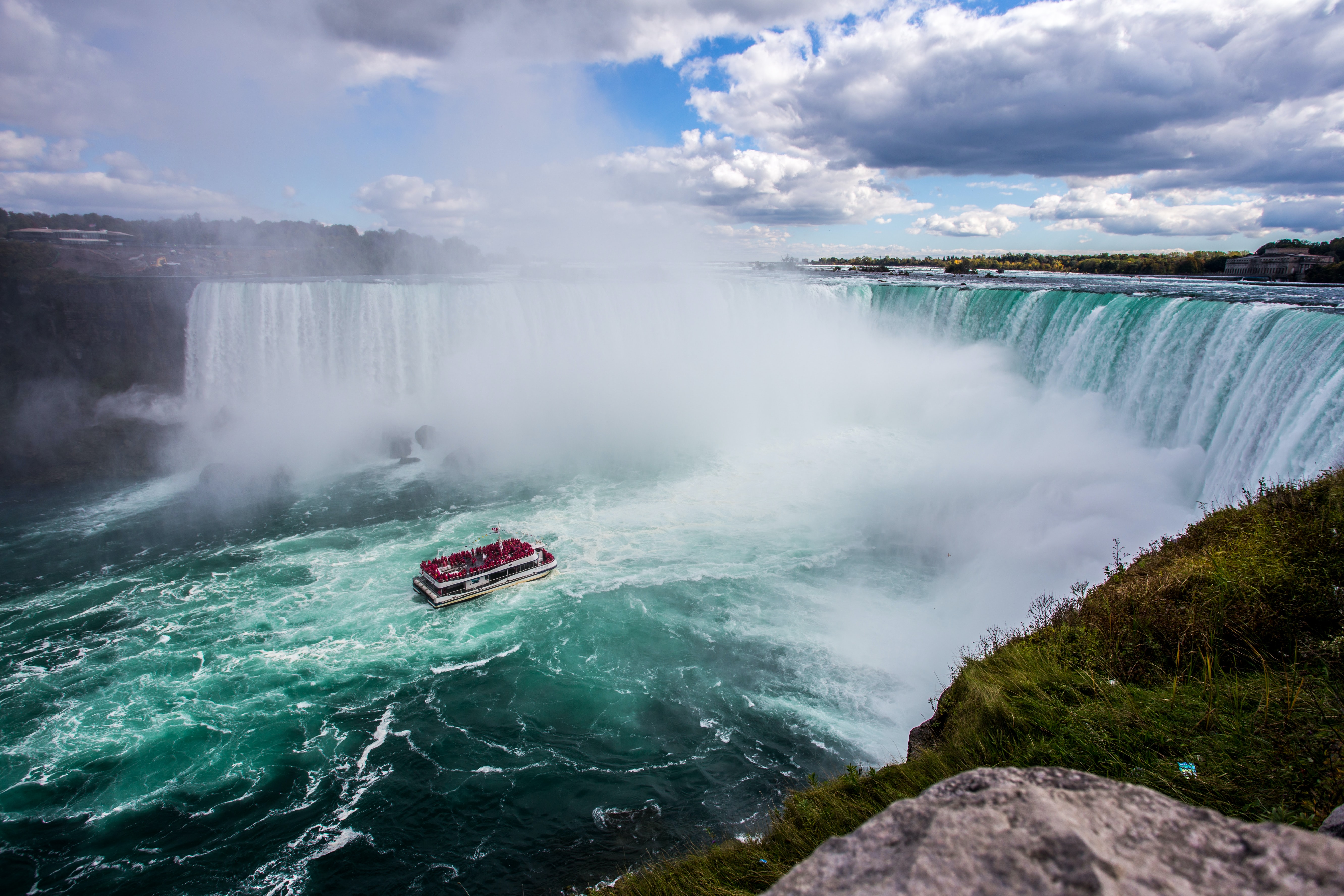 The Perfect Bus Tour To Niagara Falls